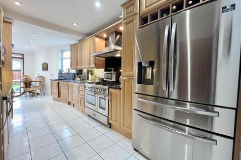 KITCHEN/DINER (PIC 2)