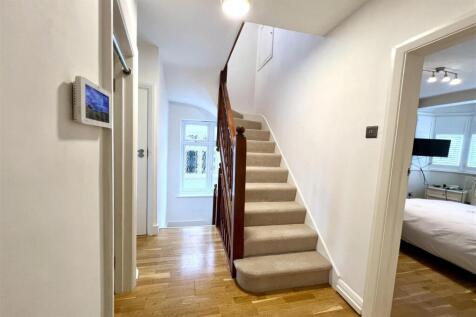 1ST FLOOR LANDING