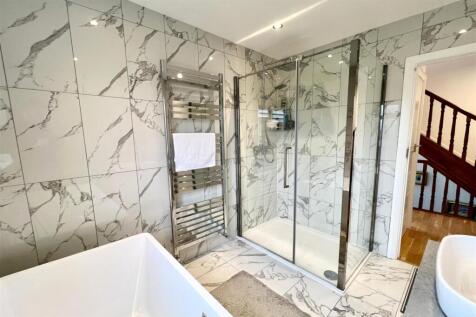 BATHROOM (PIC 2)