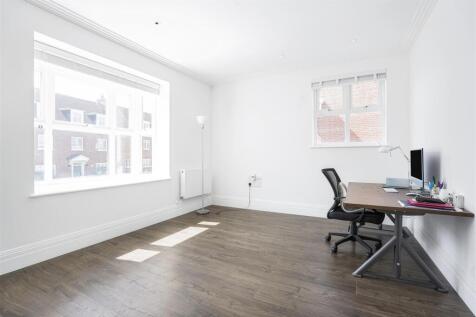 FAMILY ROOM/SNUG/BEDROOM