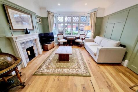 FRONT RECEPTION ROOM (pic 1)