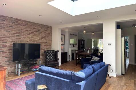 EXTENDED REAR RECEPTION ROOM (pic 1)