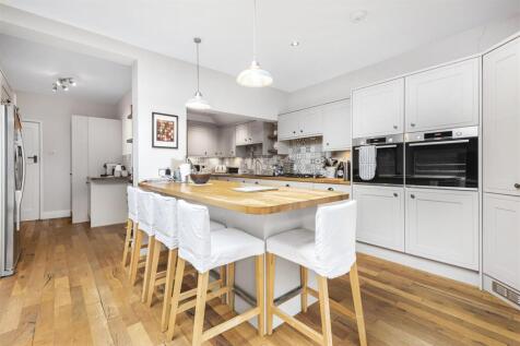 LUXURY FITTED KITCHEN/DINER (pic 2)