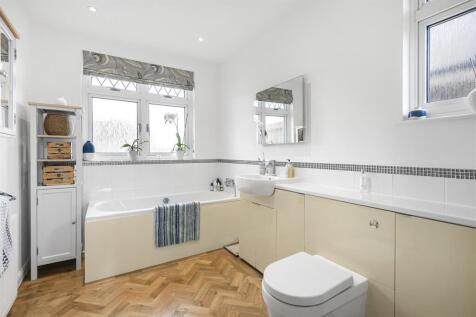 LUXURY BATHROOM/WC: PIC. 1