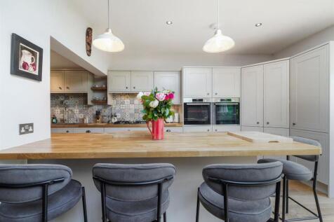 FITTED KITCHEN/DINER (pic 3)