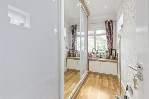 BEDROOM 6 (walk-in wardrobe)