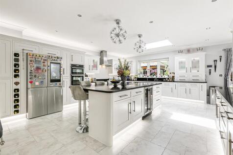 KITCHEN/DINER (PIC 2)