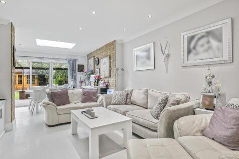 RECEPTION ROOM (PIC 2)