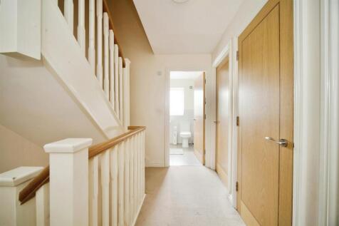 1ST FLOOR LANDING