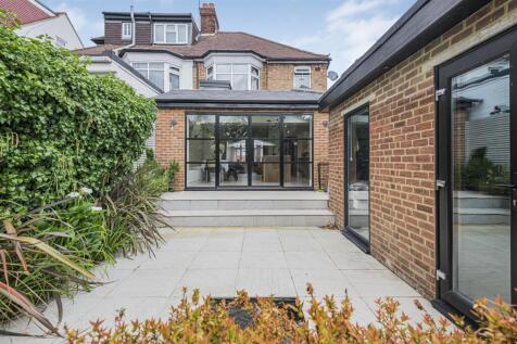 GARDEN (pic 2) &amp; REAR ELEVATION
