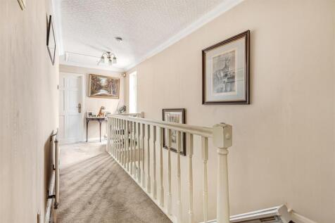 FIRST FLOOR LANDING