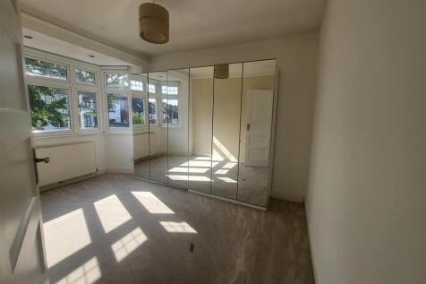 BEDROOM 1: