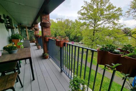 LONG BALCONY: PIC. 2
