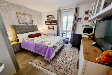 BEDROOM 2: