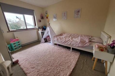 BEDROOM 2: