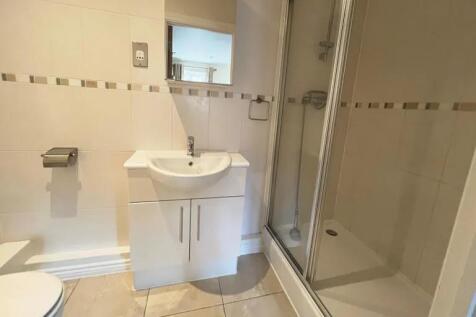 ENSUITE SHOWER ROOM