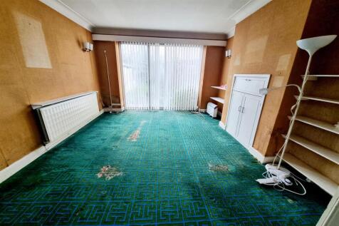 REAR RECEPTION ROOM: PIC. 1