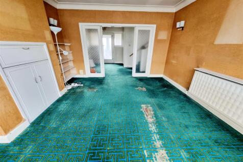 REAR RECEPTION ROOM: PIC. 2