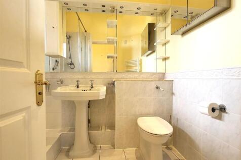 ENSUITE SHOWER ROOM