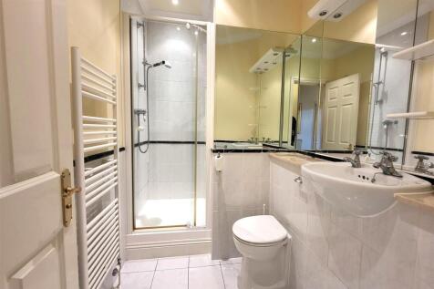 GUEST SHOWER ROOM