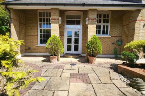 PRIVATE COURTYARD GARDEN