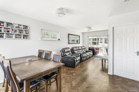 LIVING / DINING ROOM
