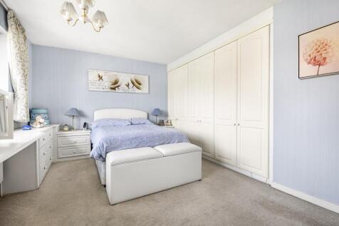 BEDROOM 1 (pic 2)