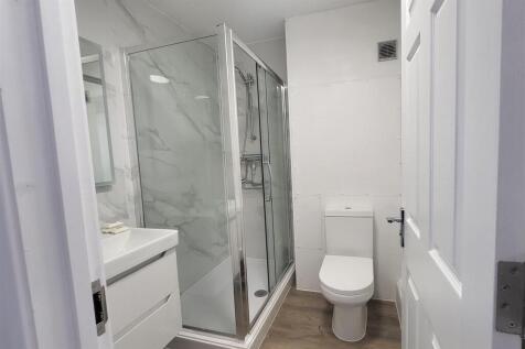 SHOWER ROOM 1
