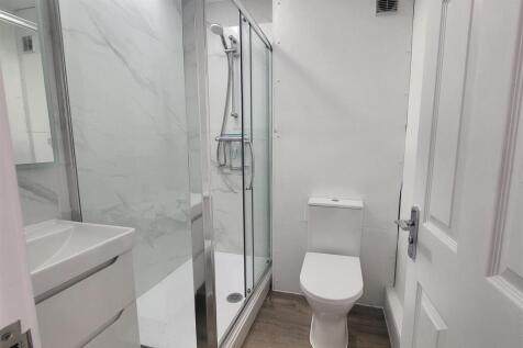 SHOWER ROOM 2