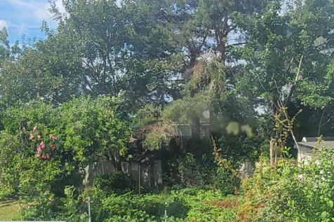 OWN SHARE OF REAR GARDEN
