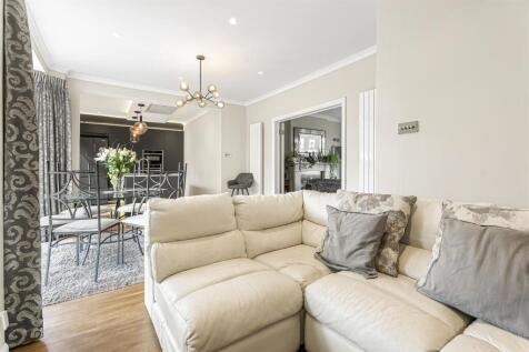 KITCHEN / DINING / SITTING ROOM