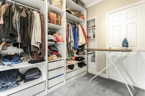WALK IN WARDROBE / BEDROOM 5