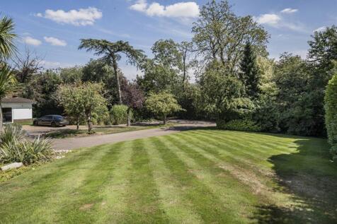 SERENE FRONT GARDEN