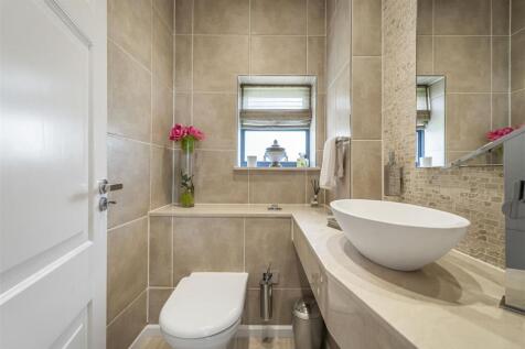 GUEST CLOAKROOM