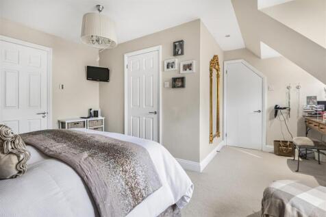 BEDROOM 1 (LOFT)