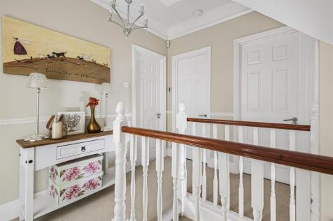 1ST FLOOR LANDING