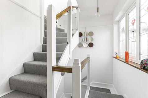 1ST FLOOR LANDING