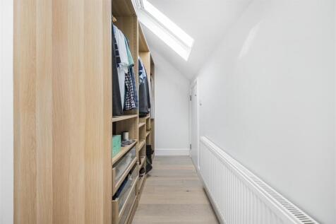 WALK IN WARDROBE