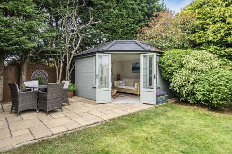SUMMERHOUSE