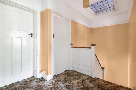FIRST FLOOR LANDING
