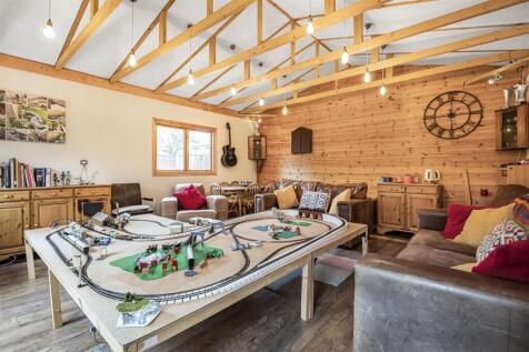 OUTBUILDING INTERNAL VIEW