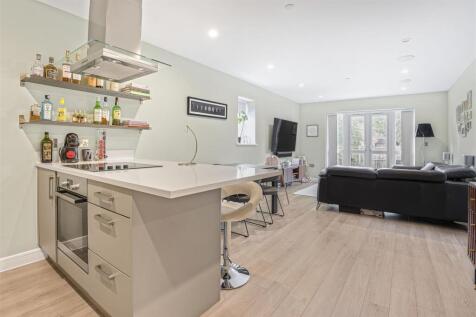 KITCHEN/LIVING ROOM