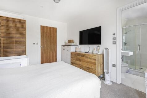 BEDROOM 1 (PIC 2)