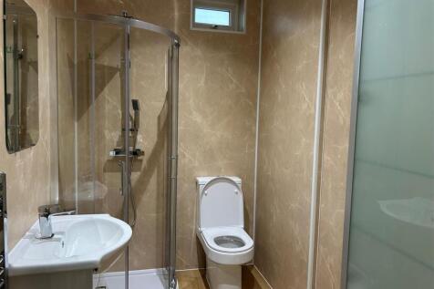 DOWNSTAIRS SHOWER ROOM