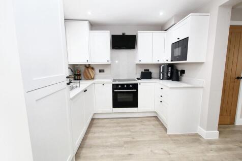 Kitchen / Diner (Open plan into Lounge)