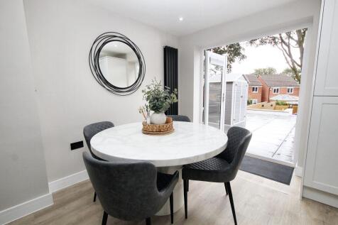 Kitchen / Diner (Open plan into Lounge)