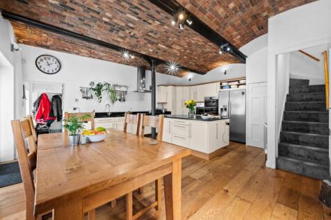Kitchen / Lounge / Diner