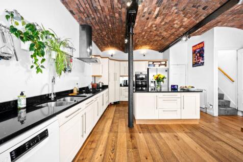 Kitchen / Lounge / Diner