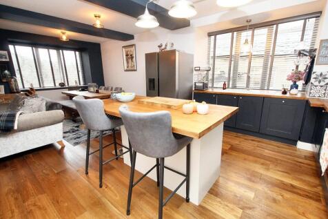 Open plan Lounge / Kitchen / Dining Area