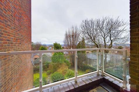 CAM01320G0-PR0150-STILL014.jpg